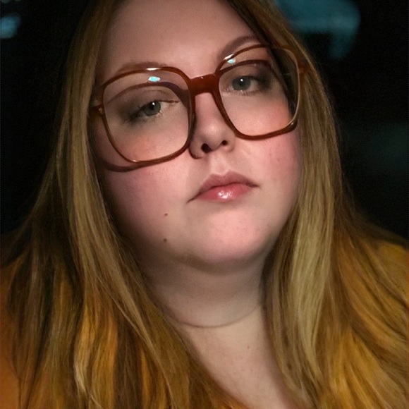 MEET YOUR POSHER! - Picture 4 of 4